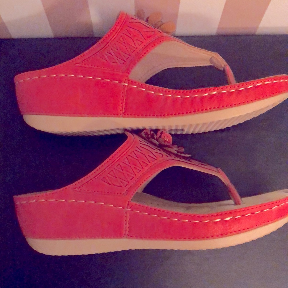 Good Chic Red Tan Floral Sandals - Picture 3 of 5